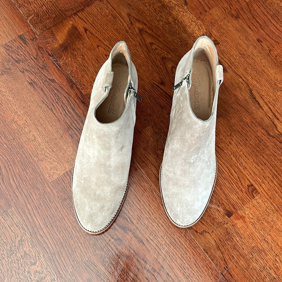 Madewell | The Billie Boot in Suede - Picture 3 of 10